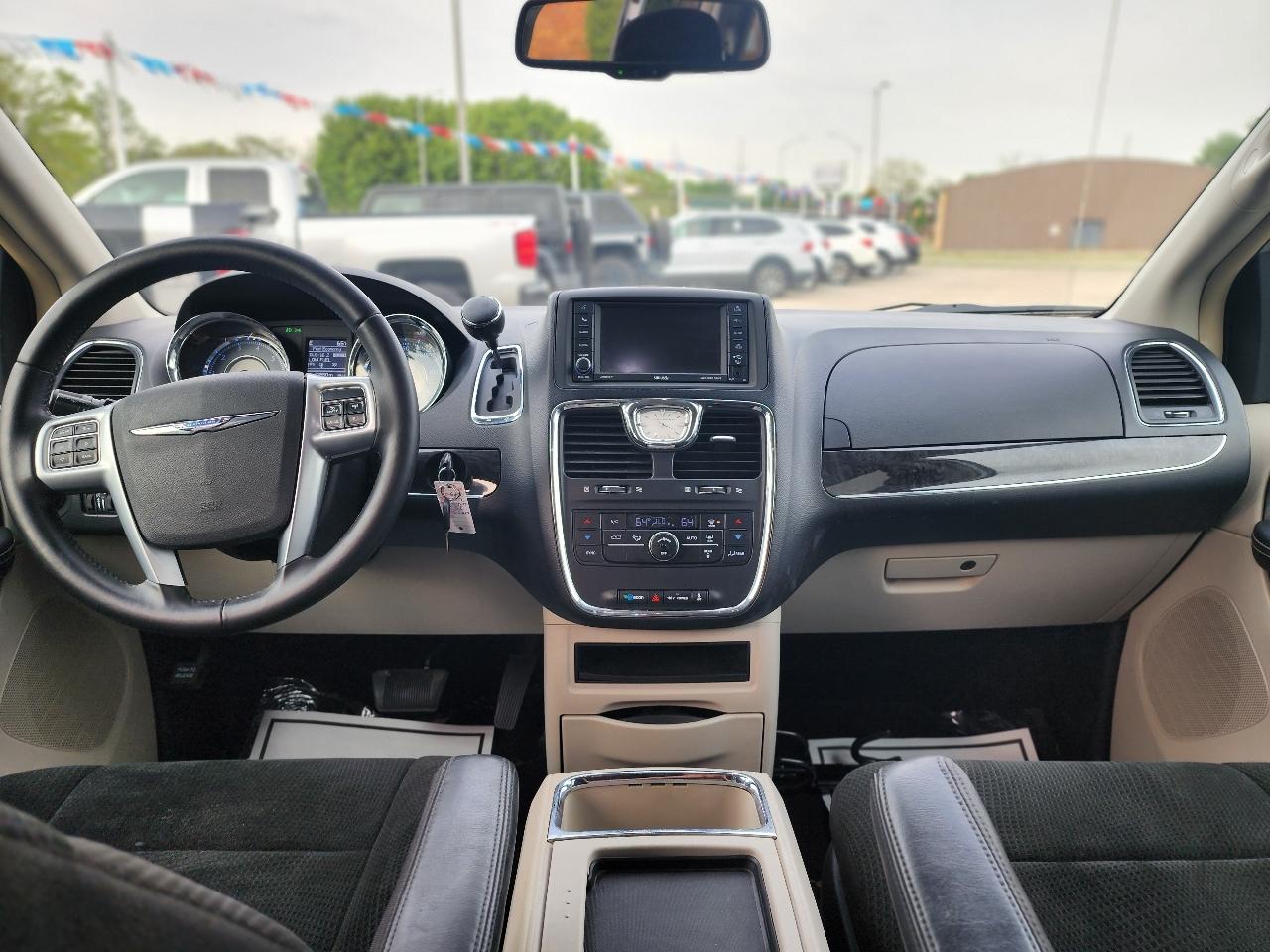 Chrysler Town & Country Touring 2012