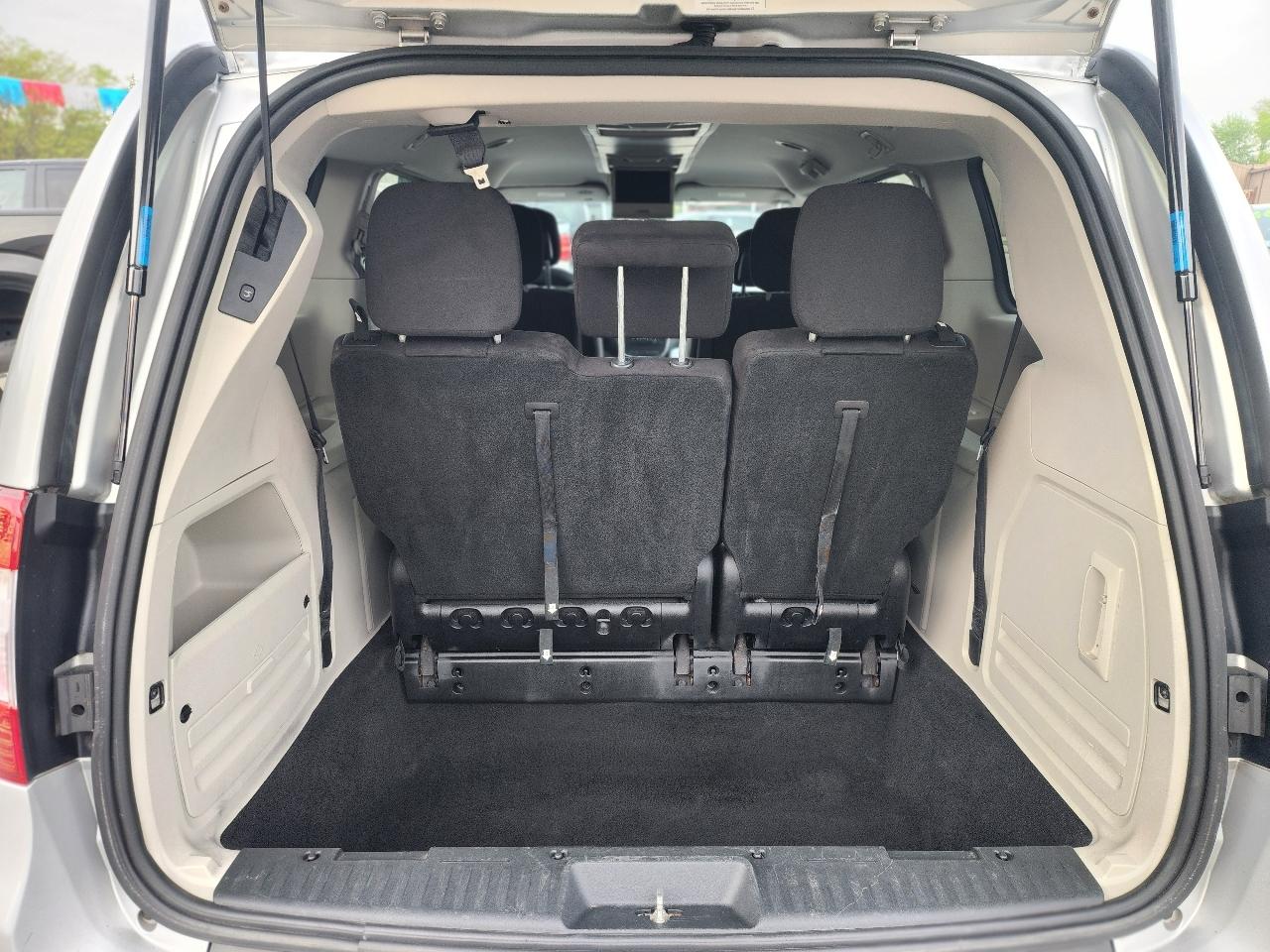 Chrysler Town & Country Touring 2012