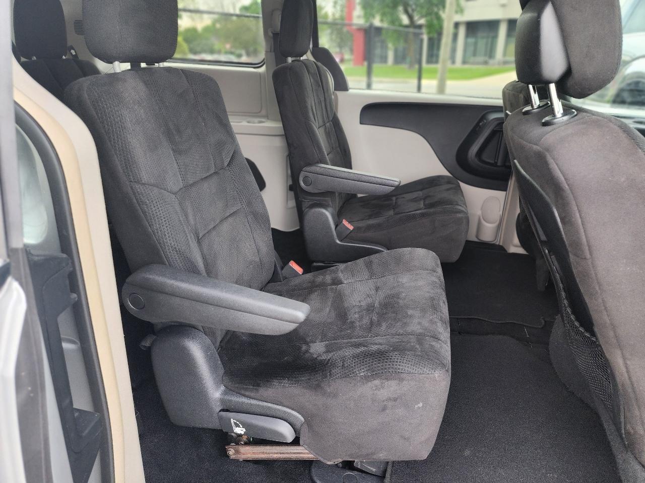 Chrysler Town & Country Touring 2012