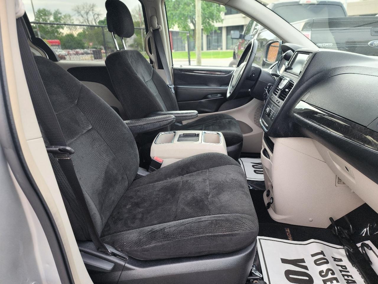 Chrysler Town & Country Touring 2012