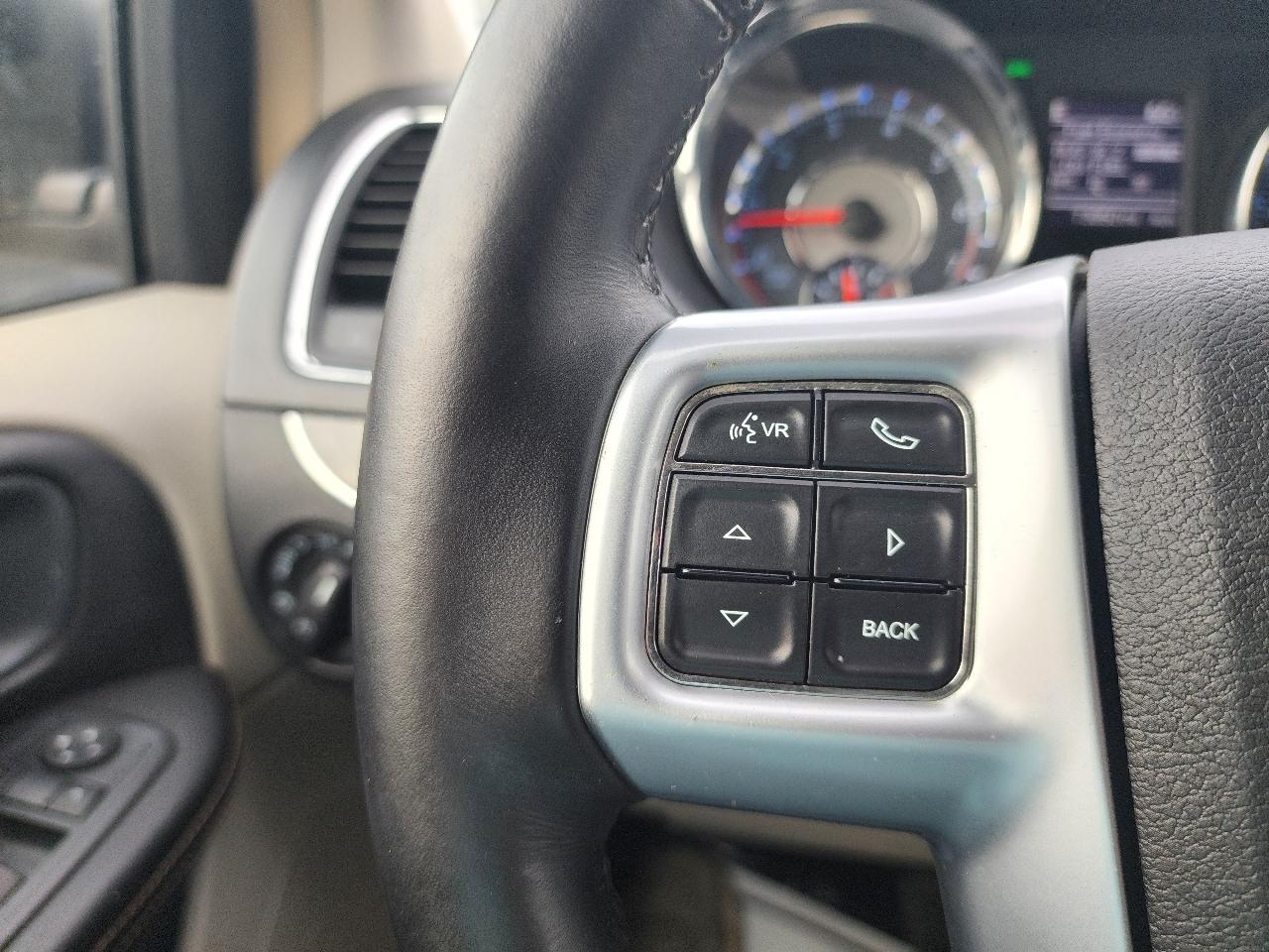 Chrysler Town & Country Touring 2012