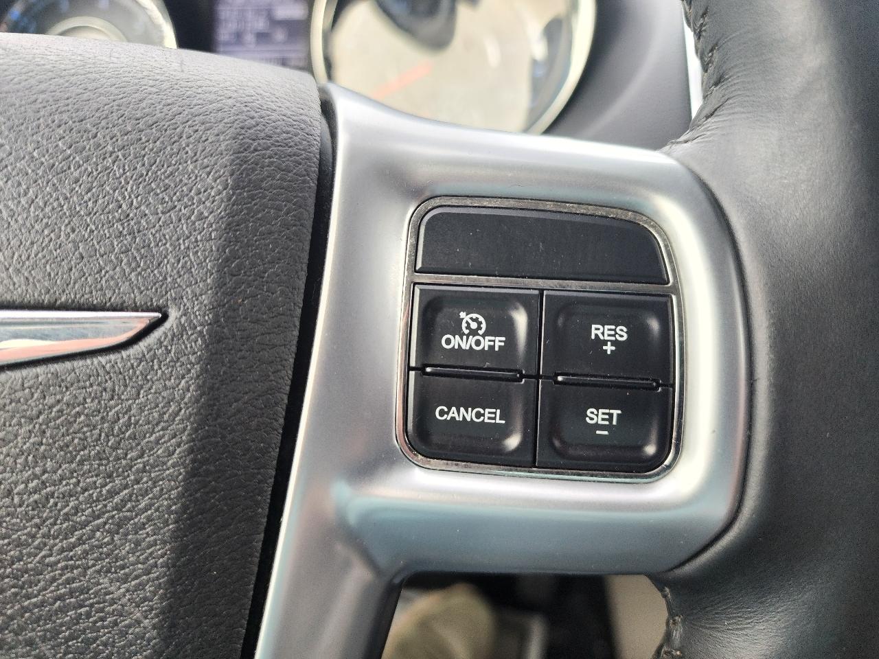 Chrysler Town & Country Touring 2012