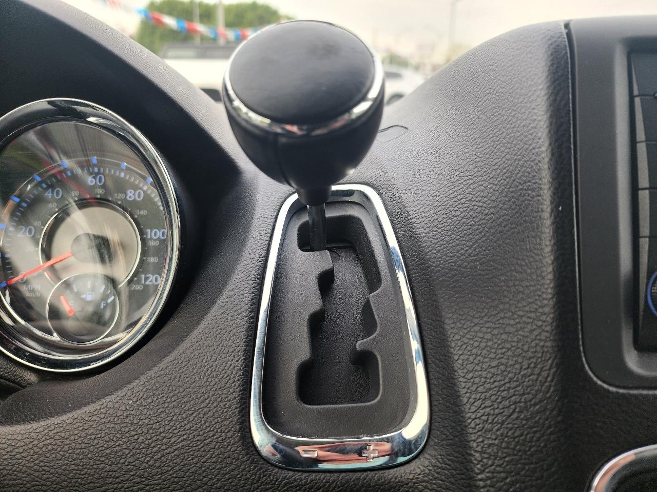 Chrysler Town & Country Touring 2012