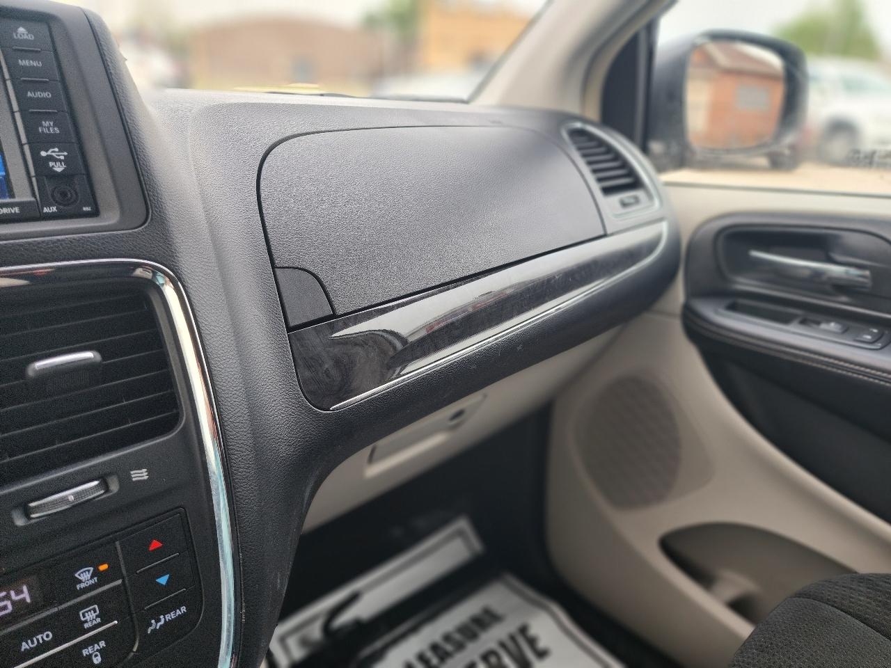 Chrysler Town & Country Touring 2012