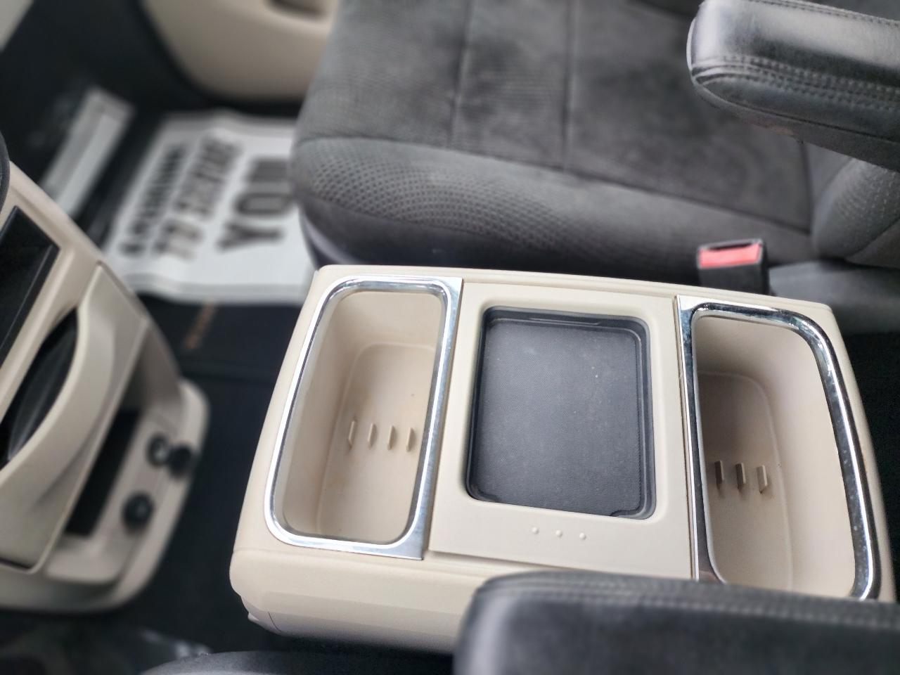 Chrysler Town & Country Touring 2012