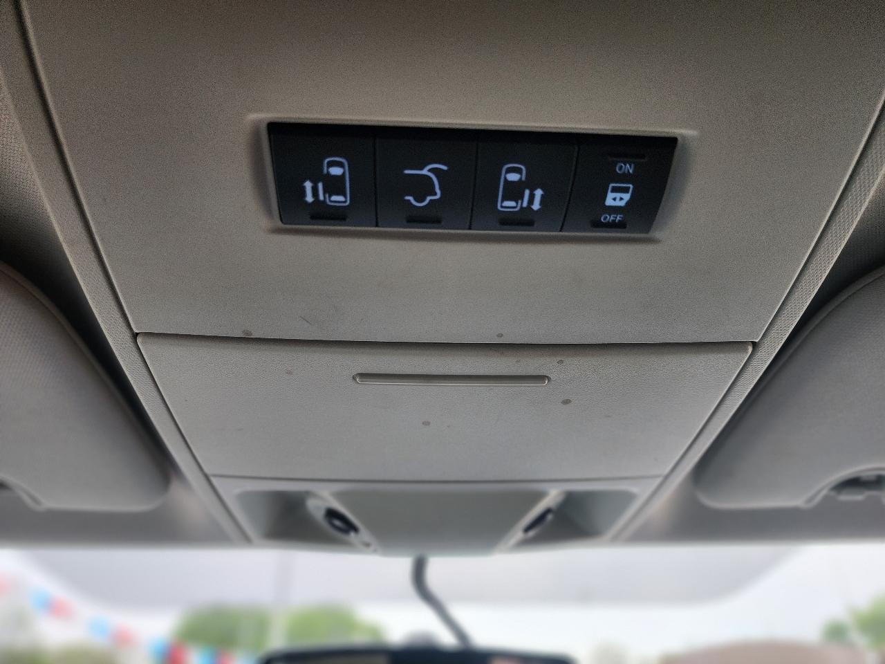 Chrysler Town & Country Touring 2012