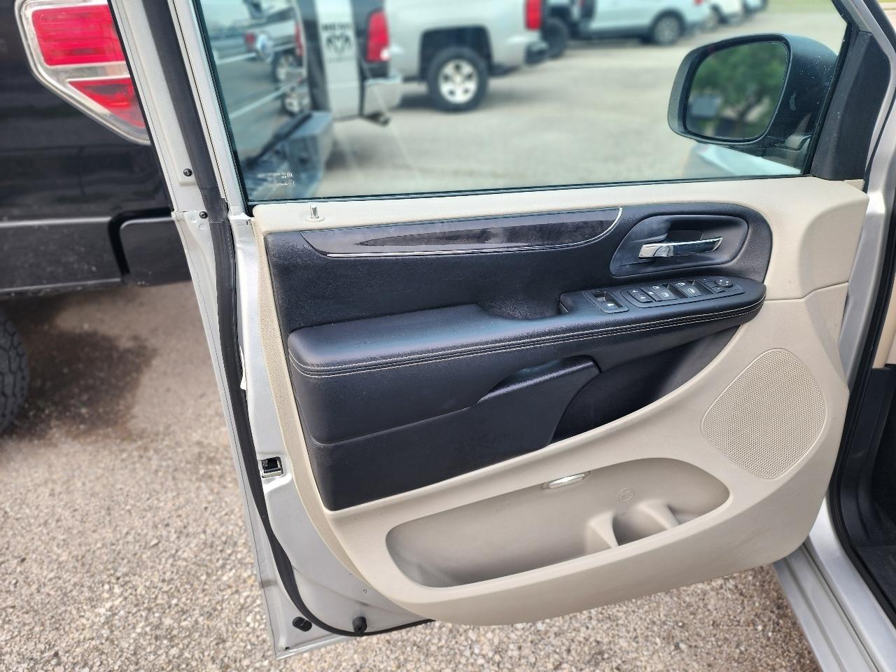Chrysler Town & Country Touring 2012