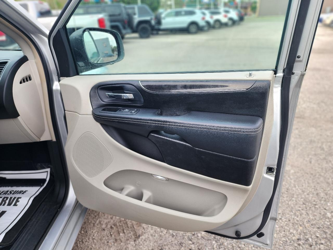 Chrysler Town & Country Touring 2012