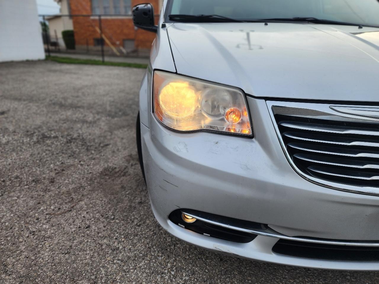 Chrysler Town & Country Touring 2012
