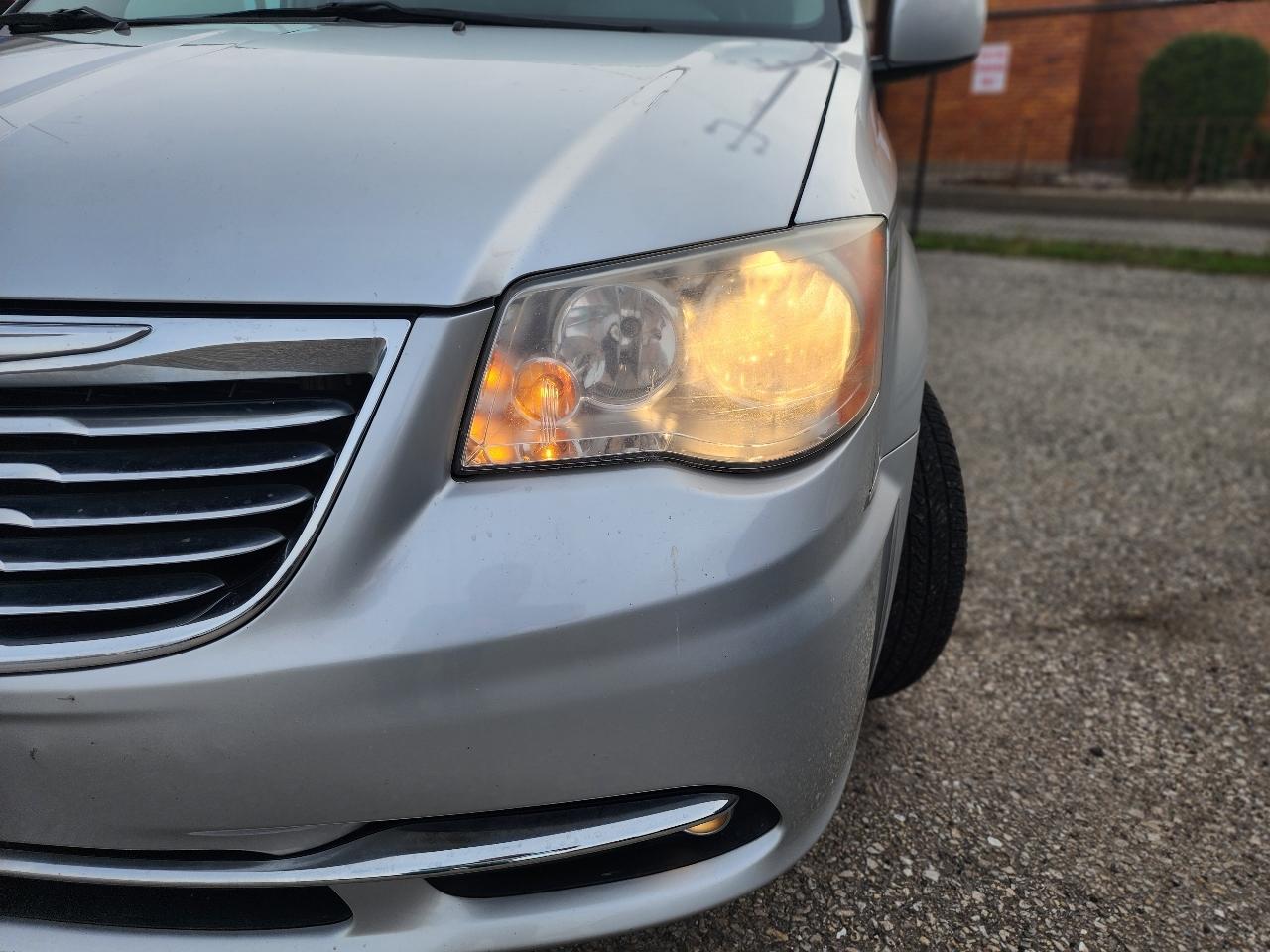 Chrysler Town & Country Touring 2012