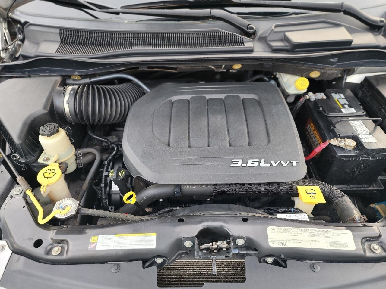 Chrysler Town & Country Touring 2012