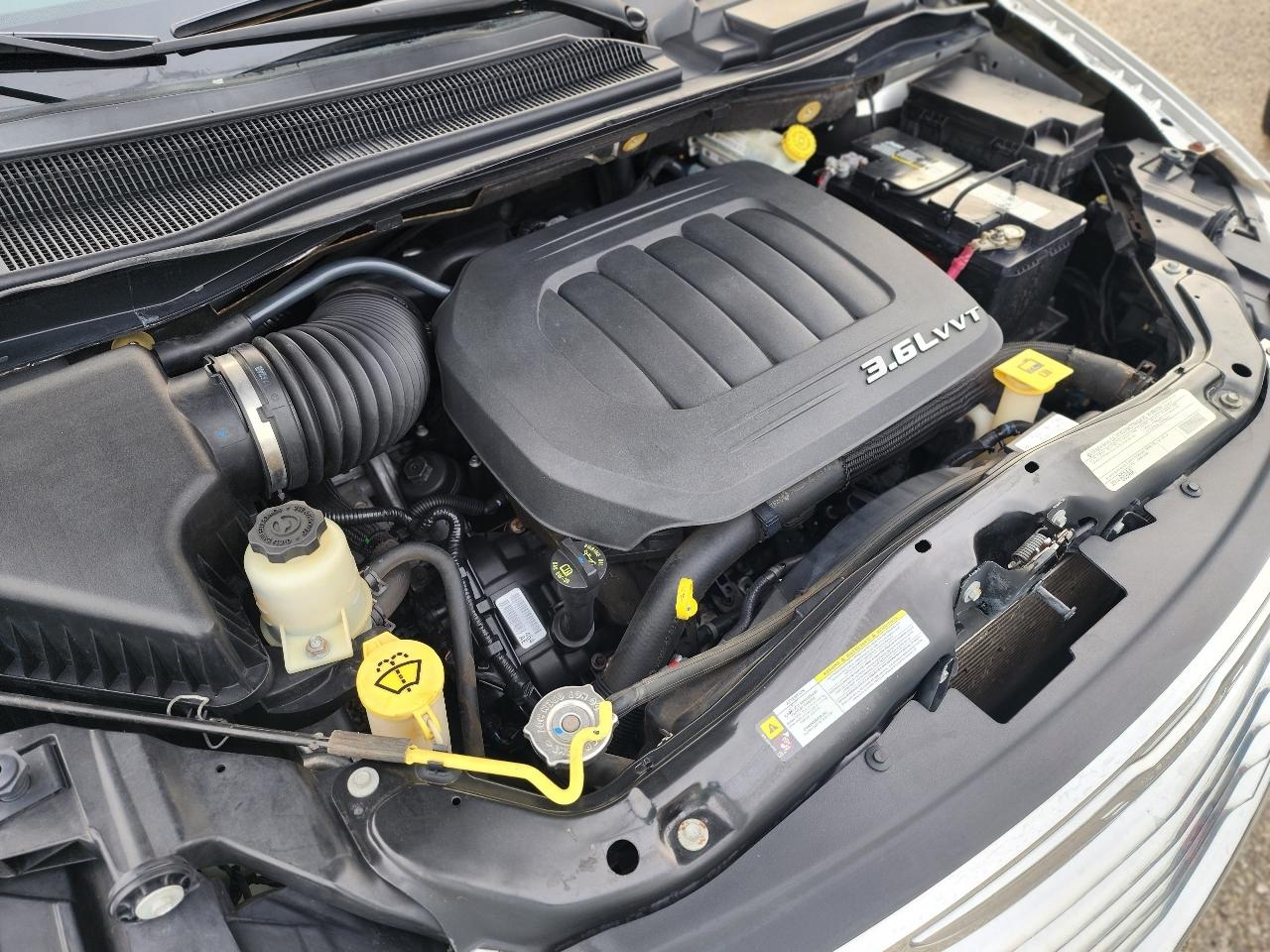 Chrysler Town & Country Touring 2012