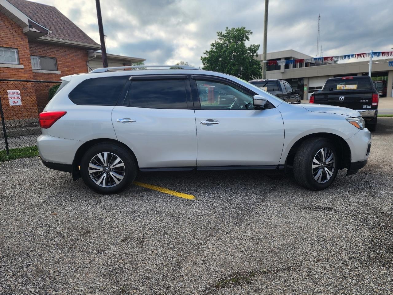 Nissan Pathfinder S 4WD 2017