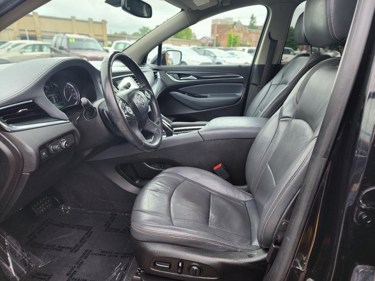 Buick Enclave Essence FWD 2018