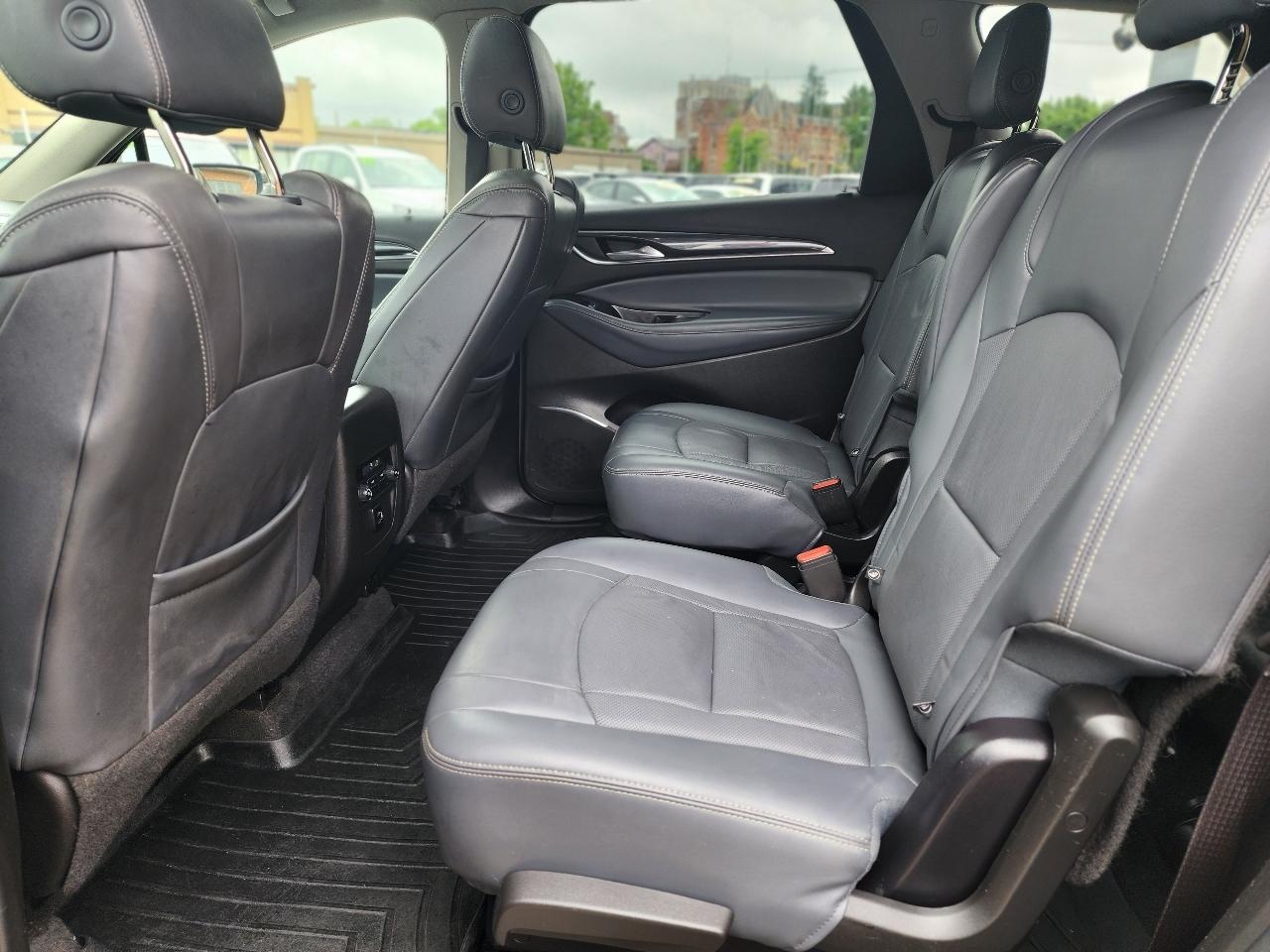 Buick Enclave Essence FWD 2018