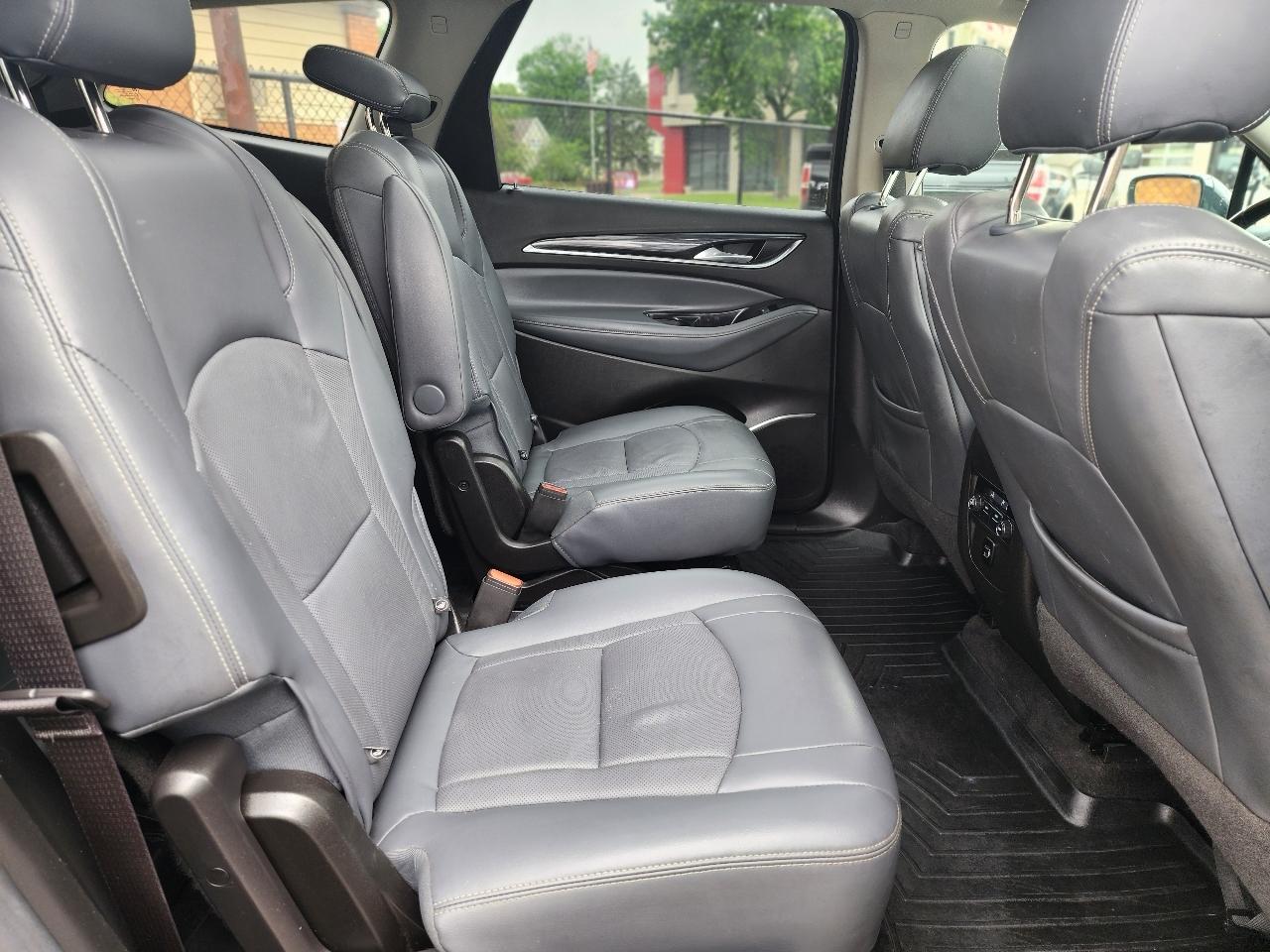 Buick Enclave Essence FWD 2018
