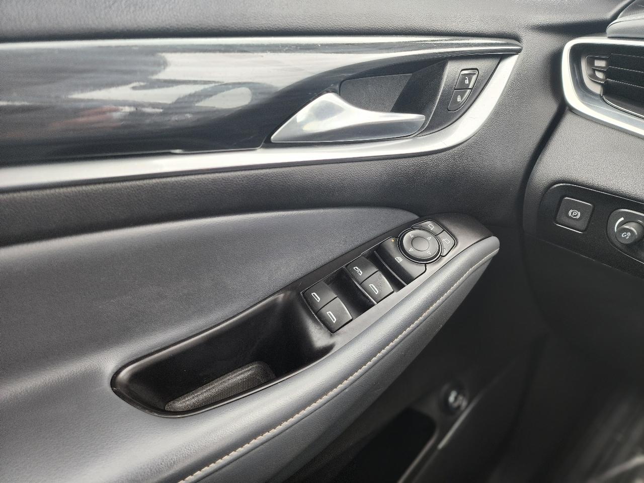 Buick Enclave Essence FWD 2018
