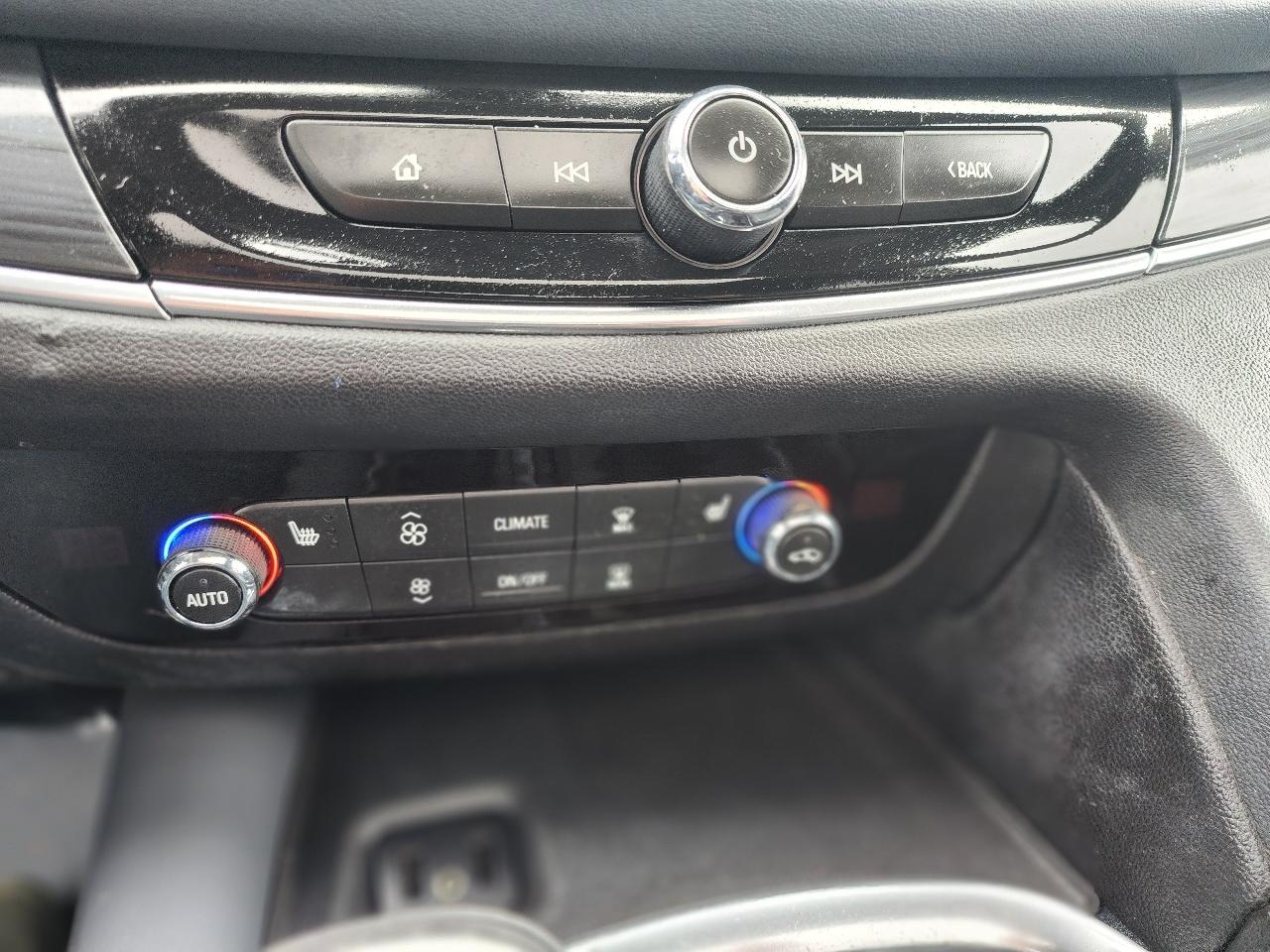 Buick Enclave Essence FWD 2018