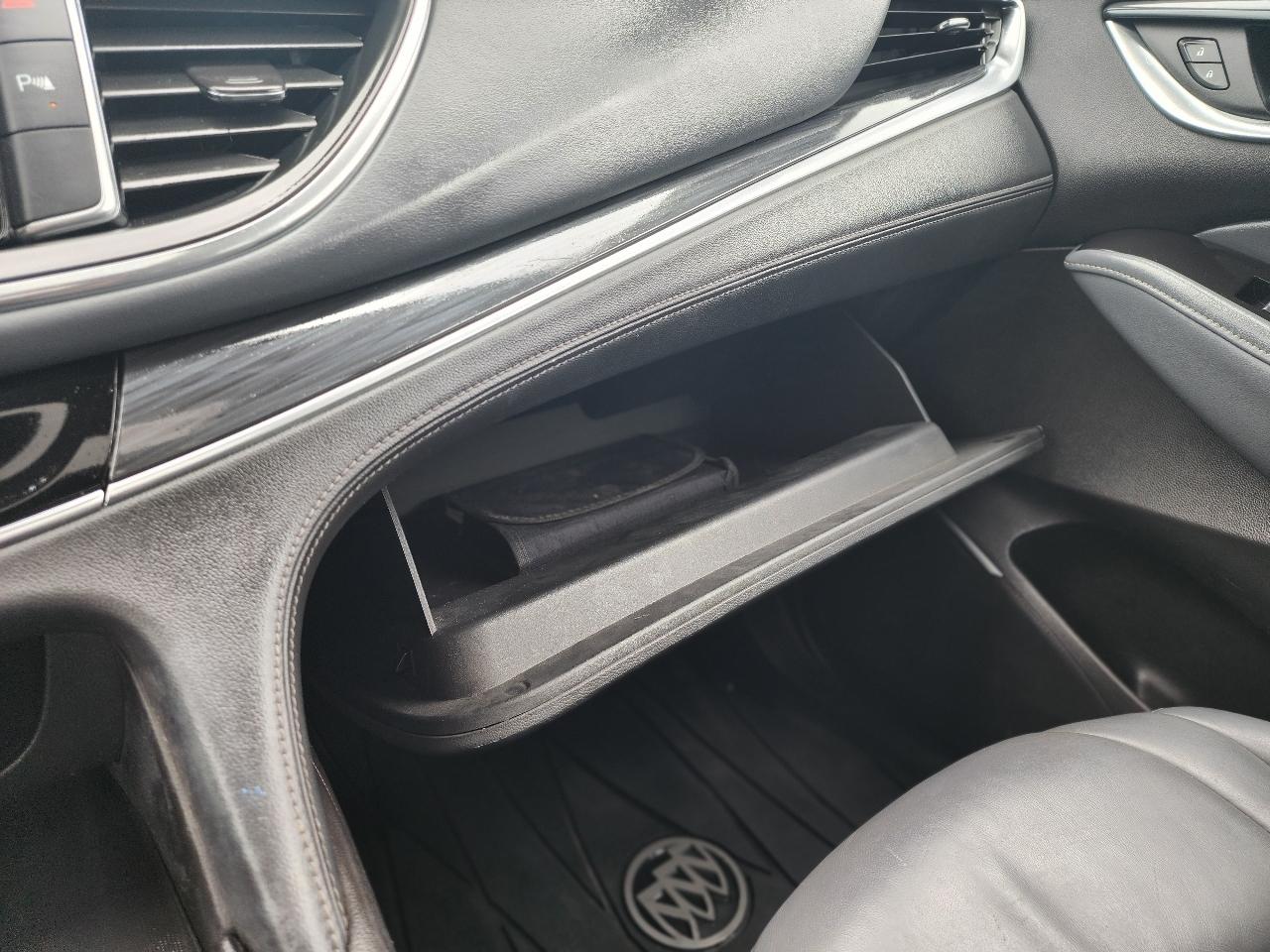 Buick Enclave Essence FWD 2018