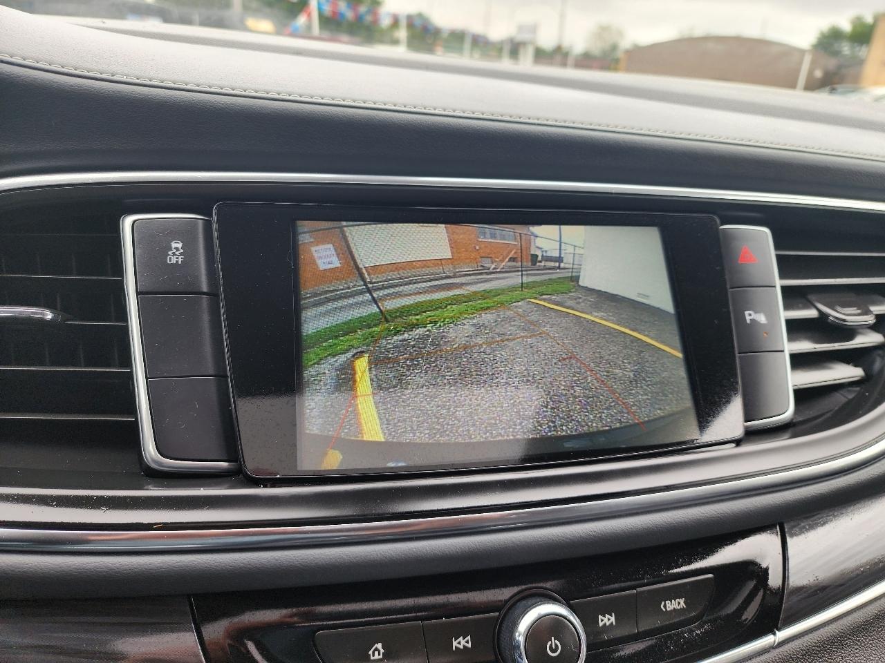 Buick Enclave Essence FWD 2018
