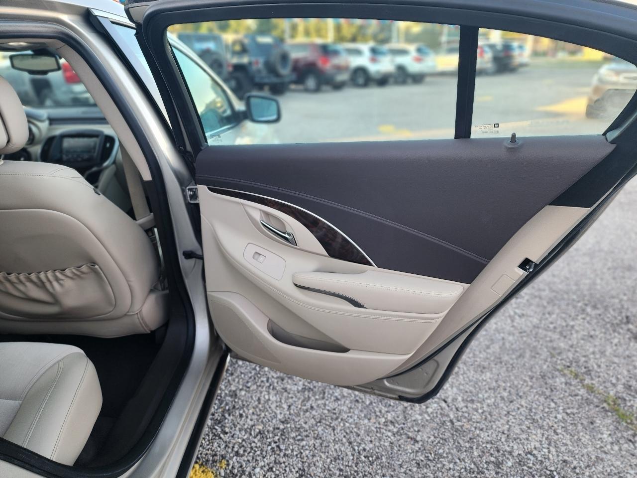 Buick LaCrosse Base 2014