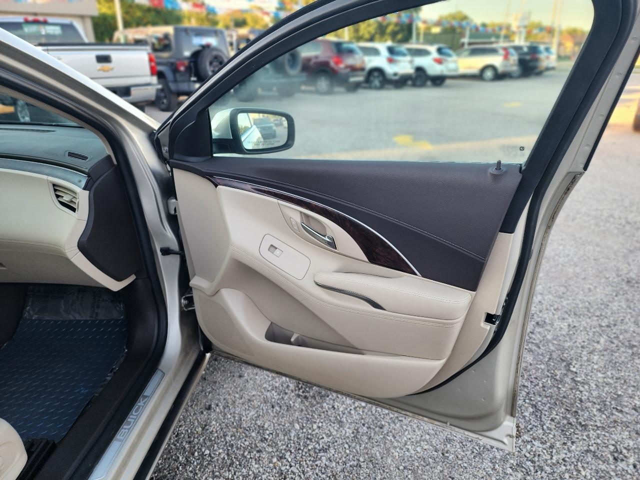 Buick LaCrosse Base 2014