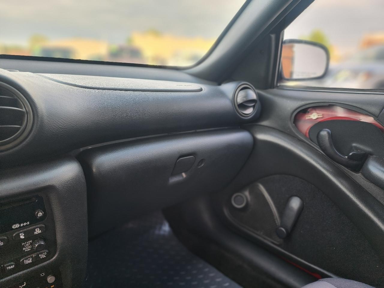 Pontiac Sunfire Coupe w/1SV 2004