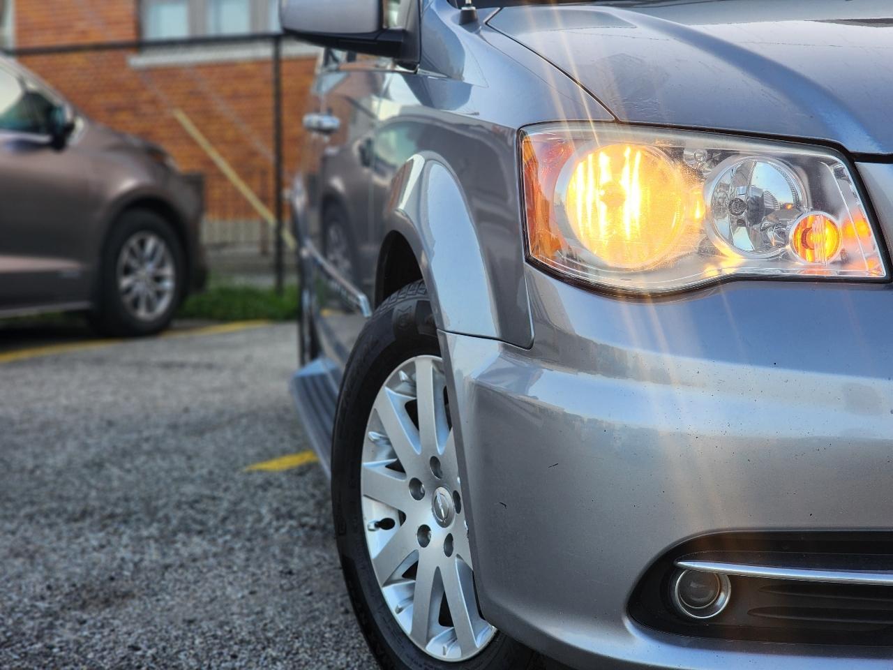 Chrysler Town & Country Touring 2013