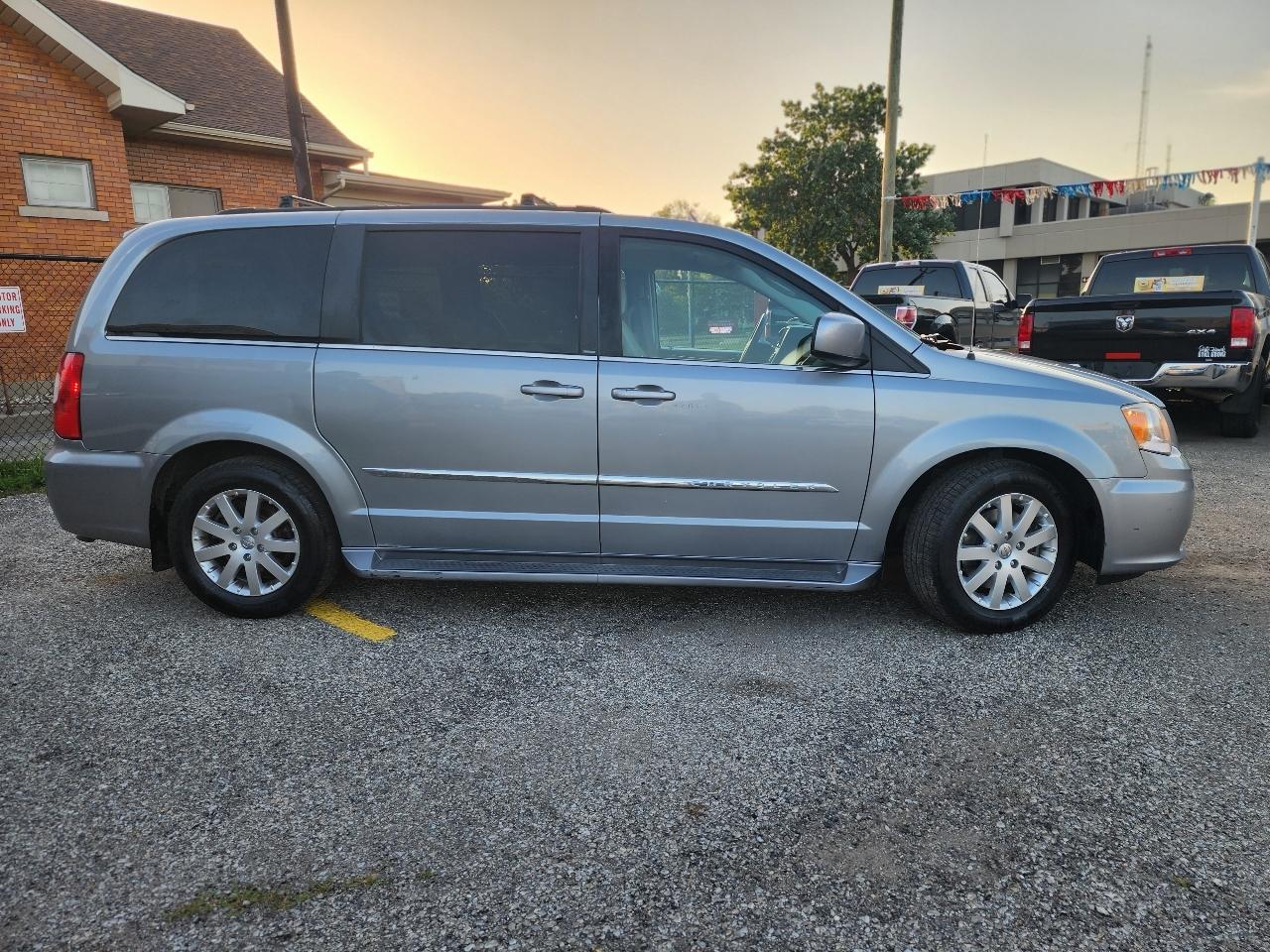 Chrysler Town & Country Touring 2013