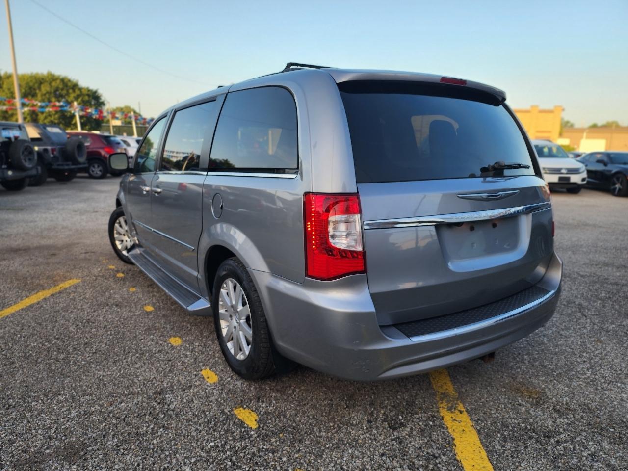Chrysler Town & Country Touring 2013