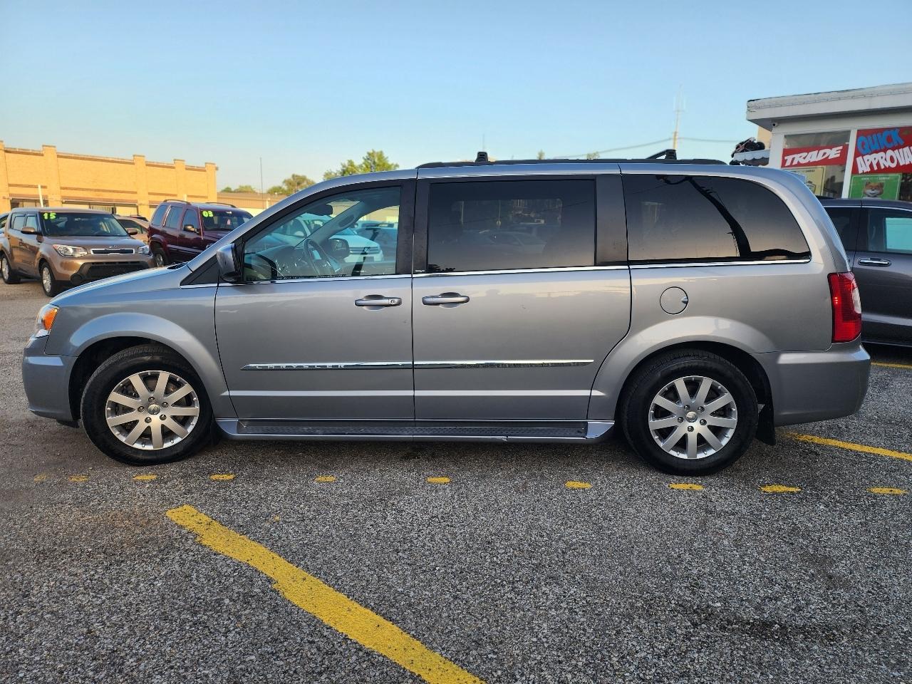 Chrysler Town & Country Touring 2013