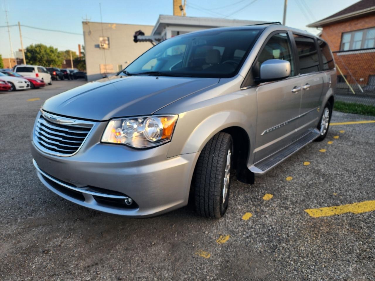 Chrysler Town & Country Touring 2013