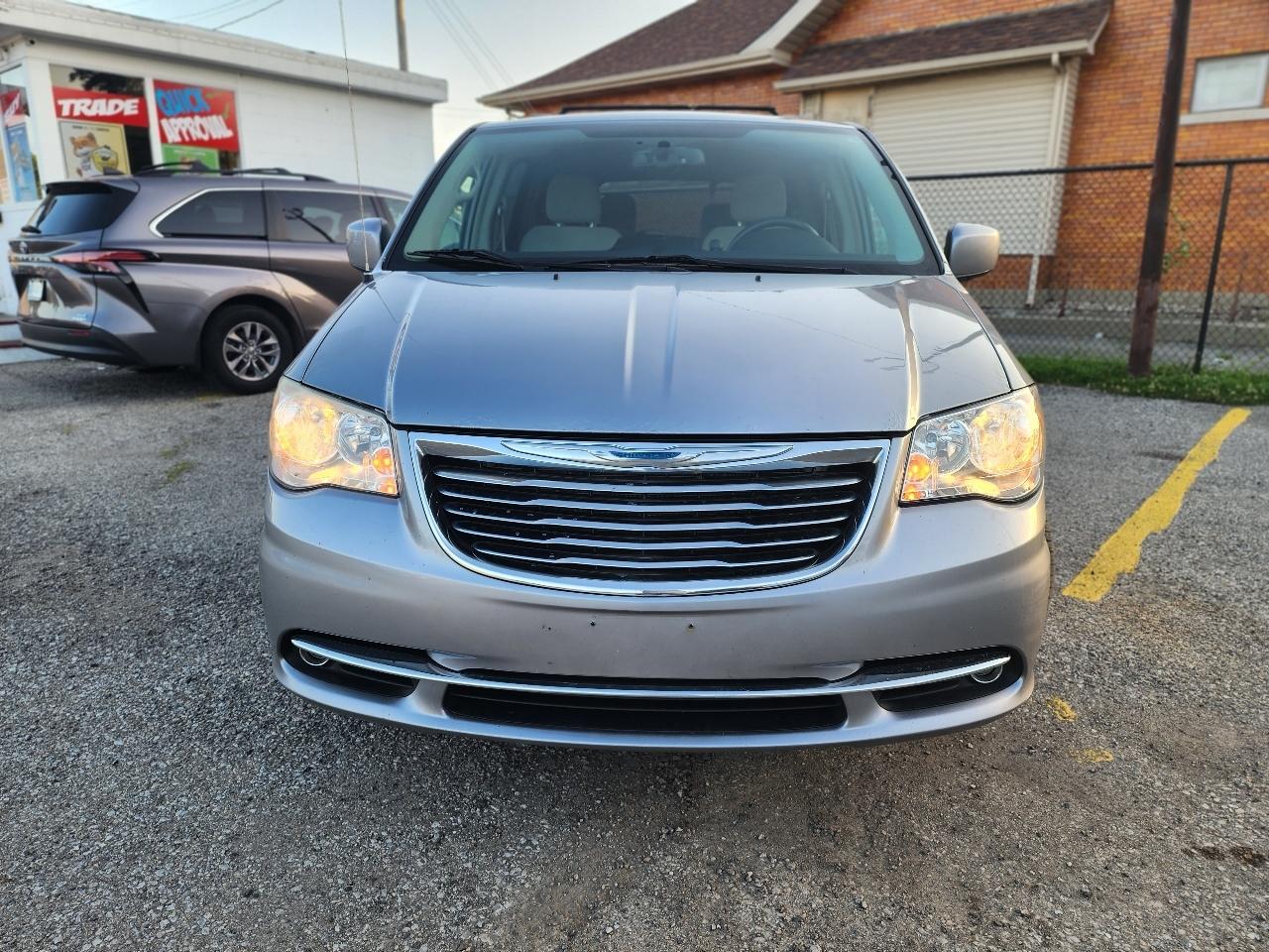Chrysler Town & Country Touring 2013
