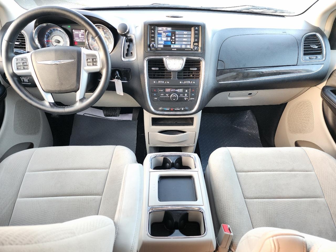 Chrysler Town & Country Touring 2013