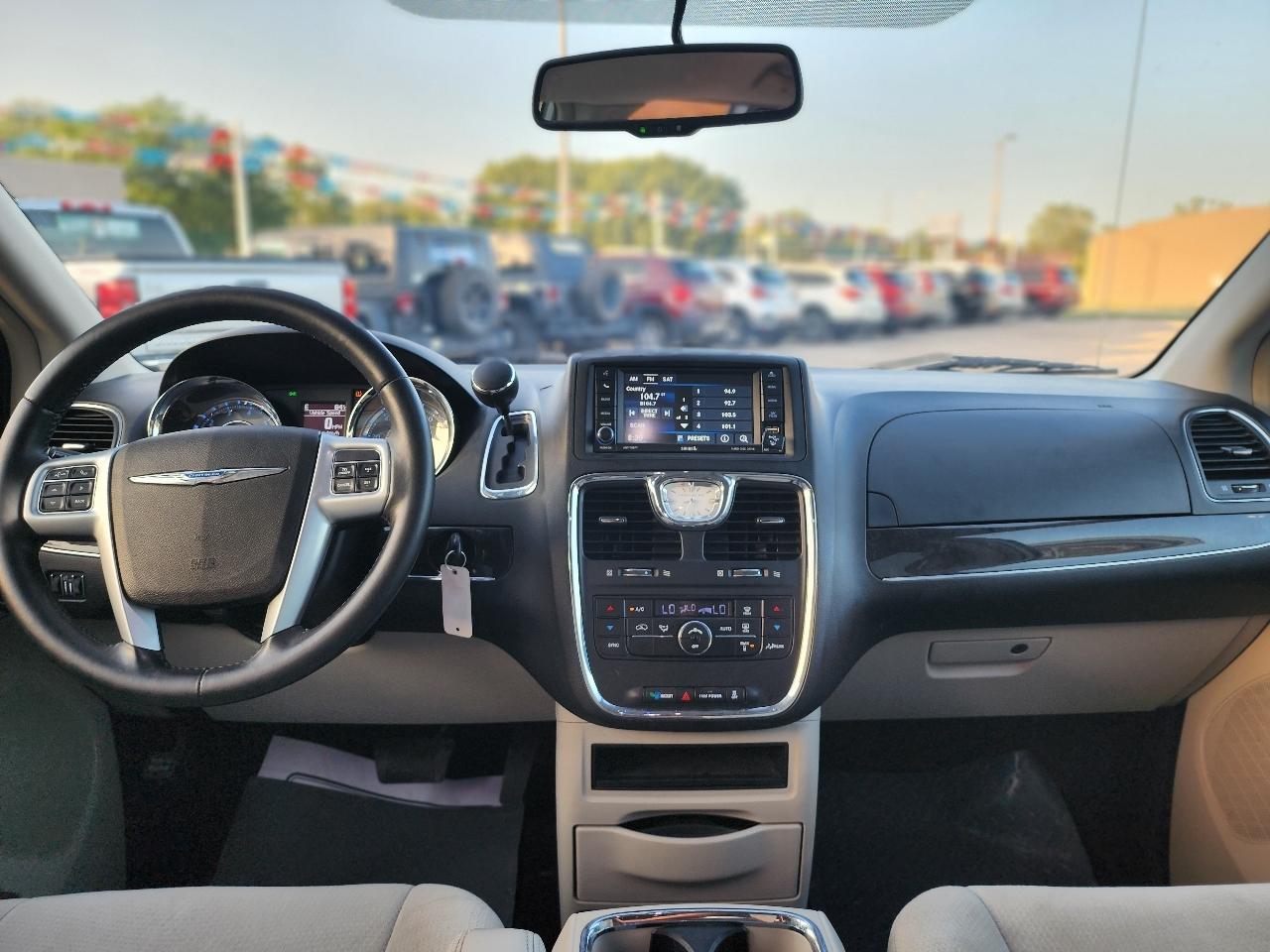 Chrysler Town & Country Touring 2013