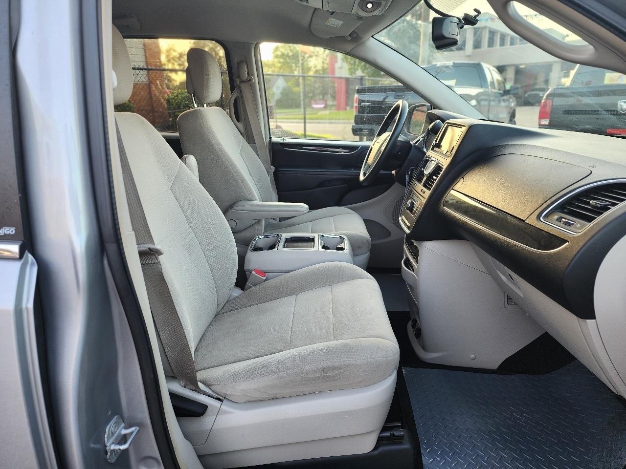 Chrysler Town & Country Touring 2013