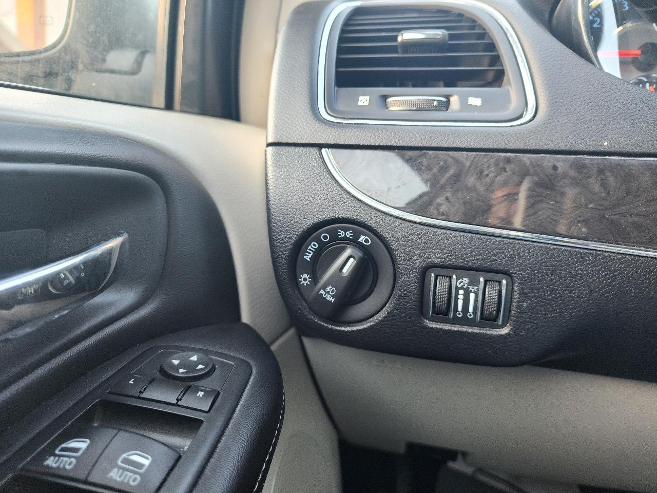 Chrysler Town & Country Touring 2013