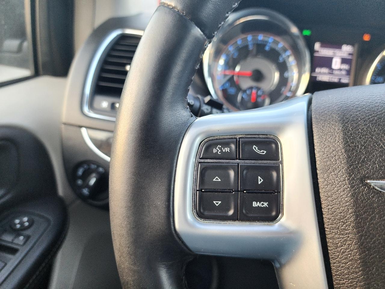 Chrysler Town & Country Touring 2013