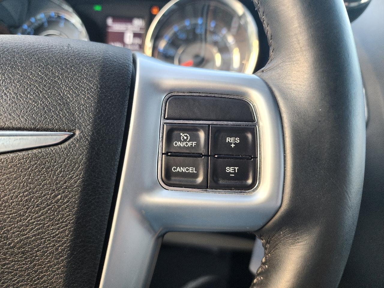 Chrysler Town & Country Touring 2013