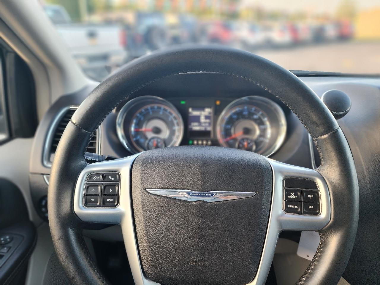 Chrysler Town & Country Touring 2013