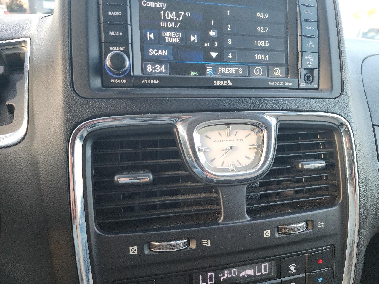 Chrysler Town & Country Touring 2013