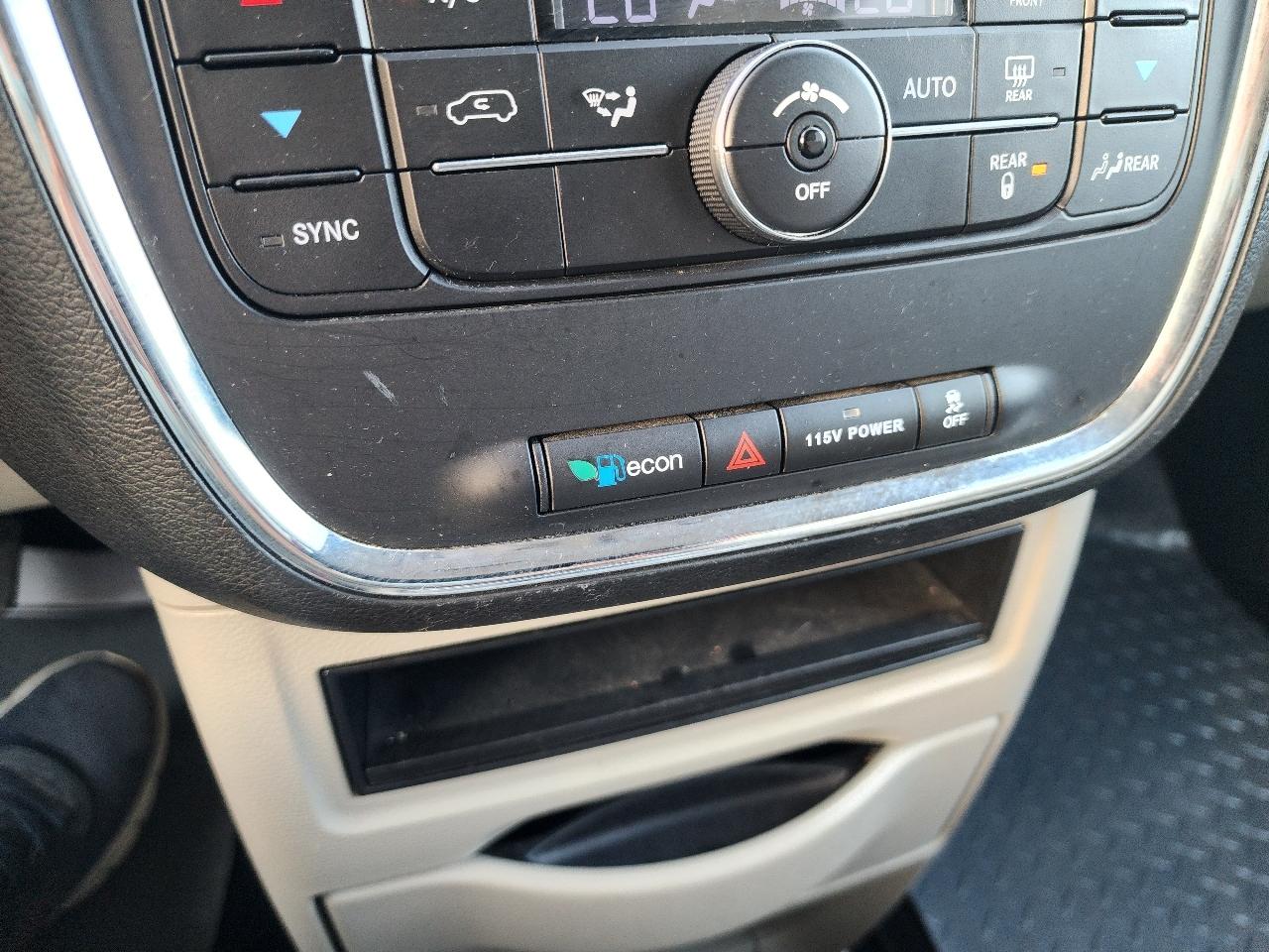 Chrysler Town & Country Touring 2013