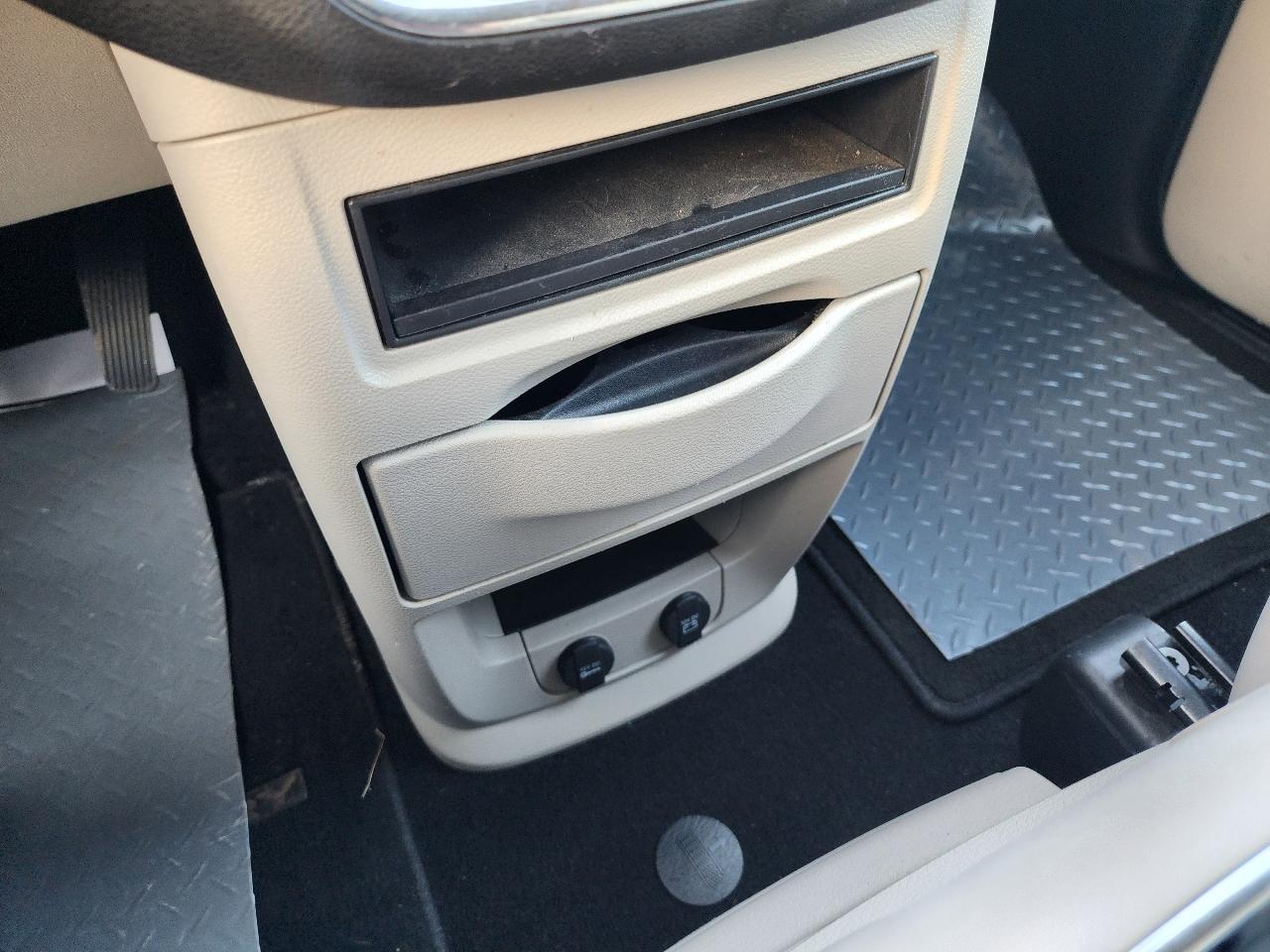 Chrysler Town & Country Touring 2013