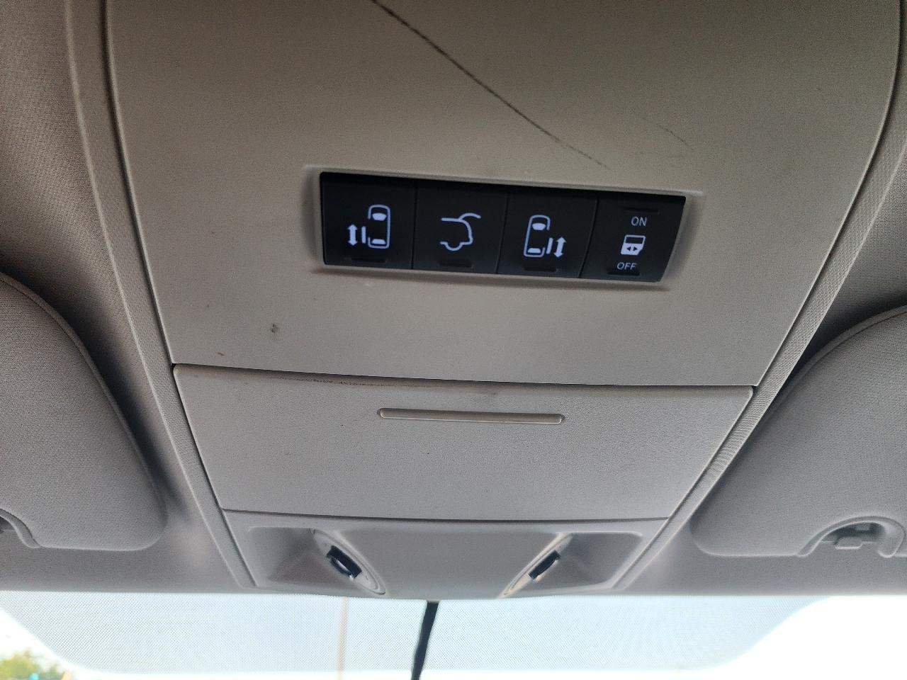 Chrysler Town & Country Touring 2013