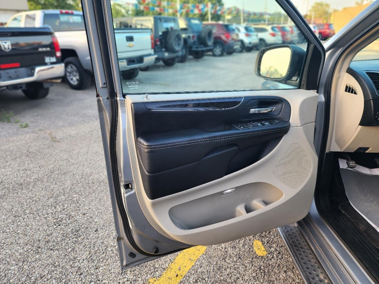 Chrysler Town & Country Touring 2013