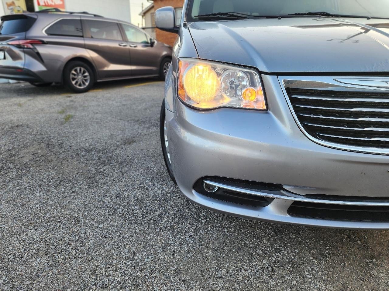 Chrysler Town & Country Touring 2013