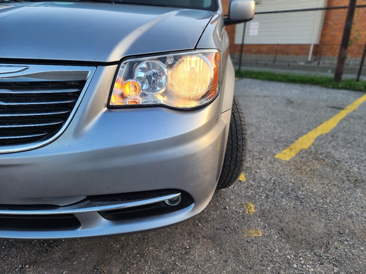 Chrysler Town & Country Touring 2013