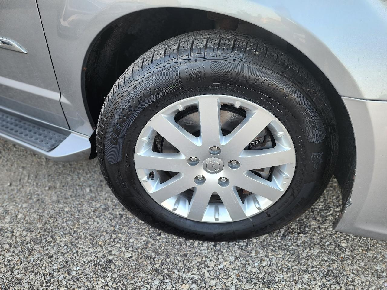 Chrysler Town & Country Touring 2013