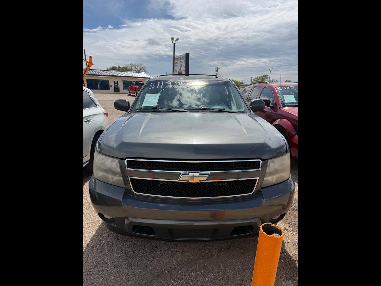 Chevrolet Suburban LT 1500 2WD 2011