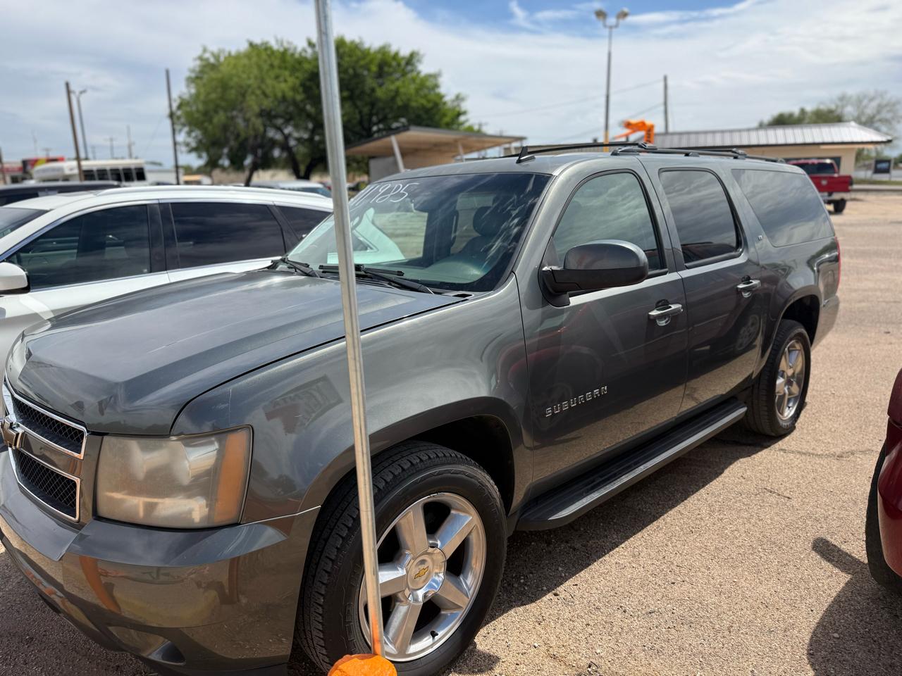Chevrolet Suburban LT 1500 2WD 2011